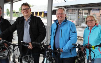 Start zur gemeinsamen Sommertour: MdB Stefan Schwartze, MdL Angela Lück, MdL Christian Dahm, Landrat Jürgen Müller