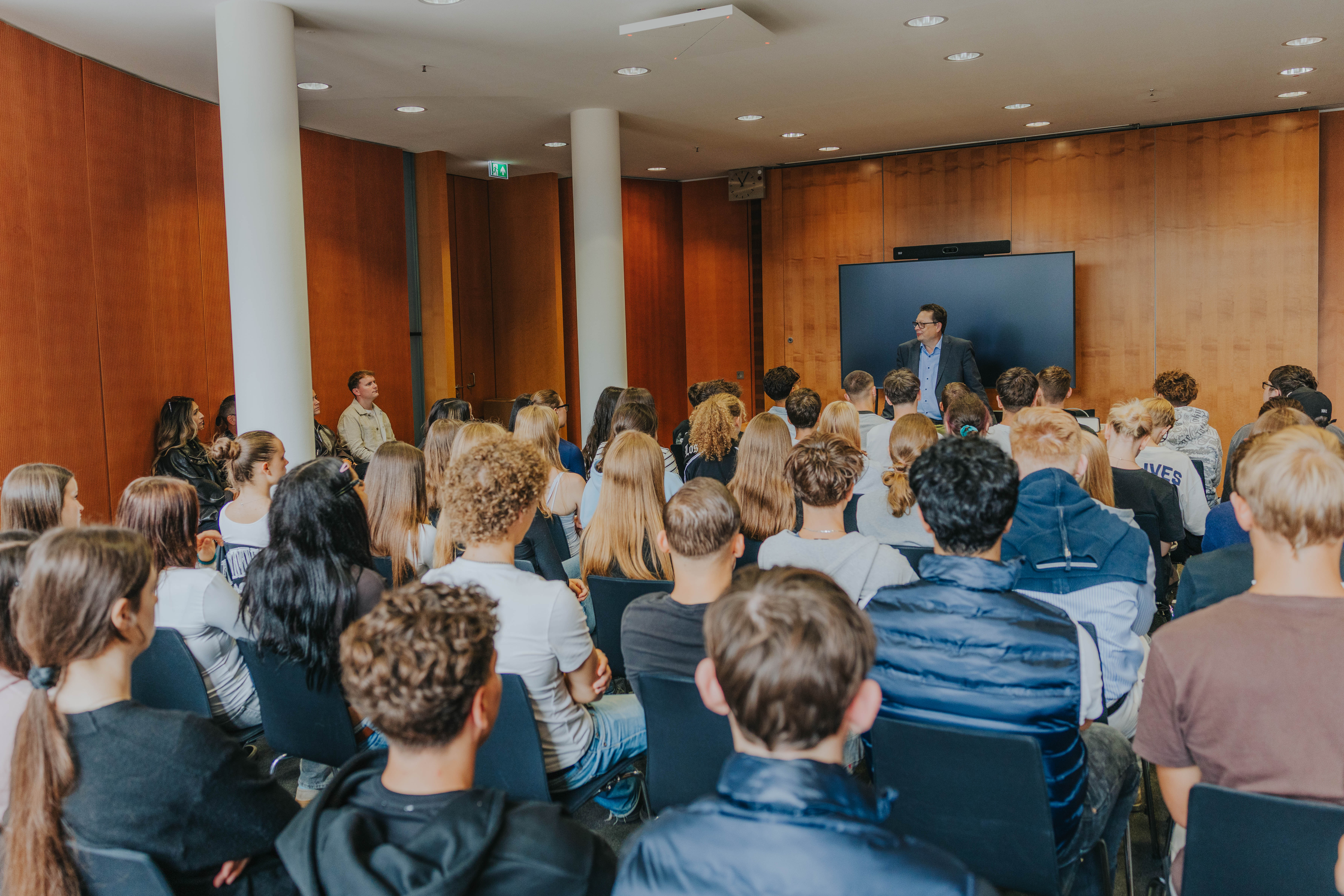 092026_Besuchergruppen_Schulen_WK-16